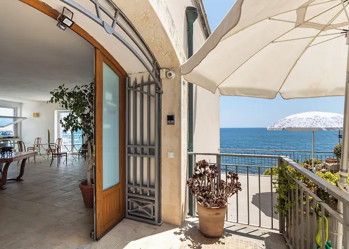 ジュジュレナ ベッド・アンド・ブレックファスト 4*